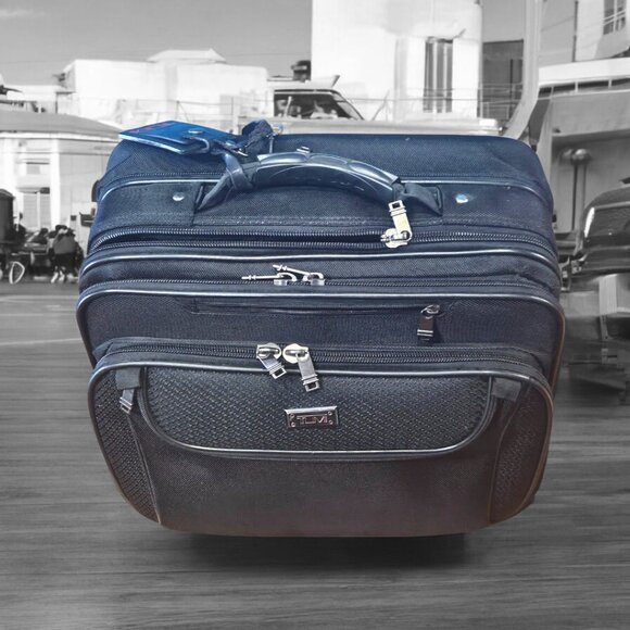 Deluxe TUMI 2-wheeled Laptop Brief Travel Case  - Gently Used - Great Condition - Picture 3 of 12